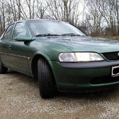 Opel Vectra 1,8i 16V TIL SALG