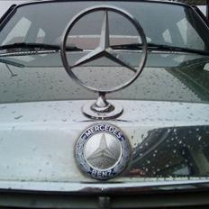 Mercedes Benz W123 200