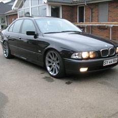 BMW 528i
