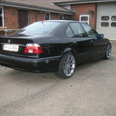 BMW 528i