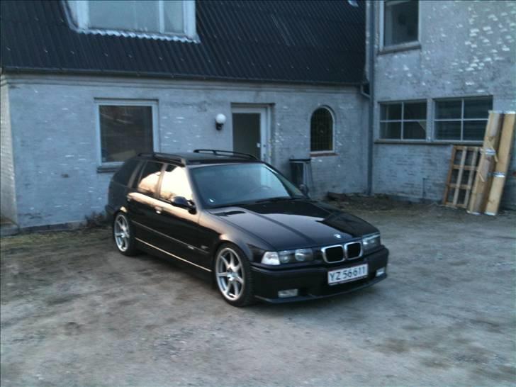 BMW 325tds Exclusive Touring billede 1