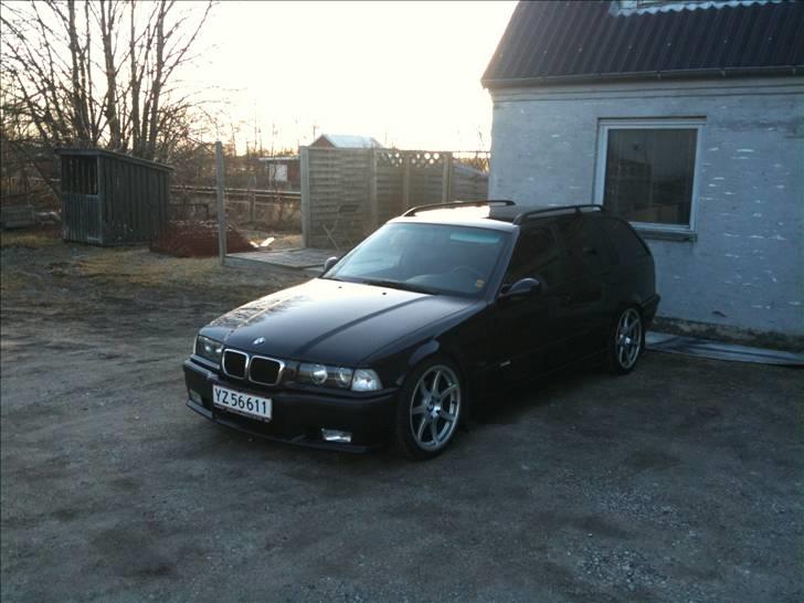 BMW 325tds Exclusive Touring billede 2