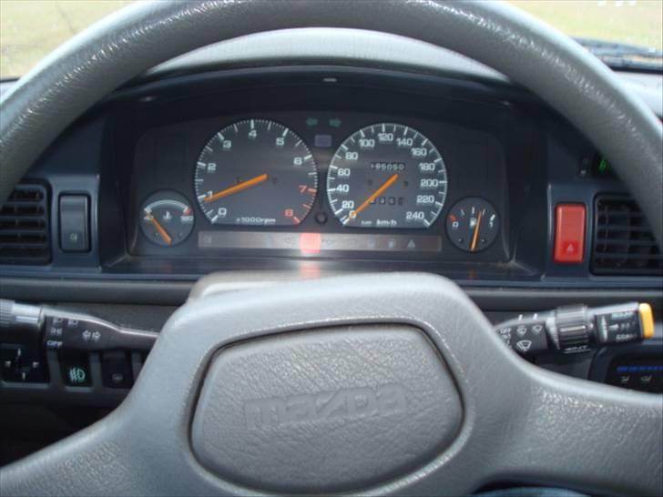 Mazda 626 2,0i 16v gt skrottet billede 9