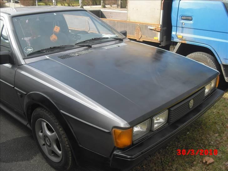 VW Scirocco SOLGT!!!! Solgt! - Den blå ved siden af er kærestens ladvogn. Hellere stille Rocco ved siden af den, så han får lidt selvtillid *GG* billede 13