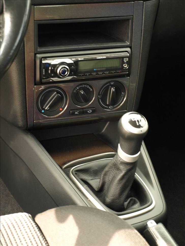 VW Golf 4 Gti Turbo - Rammen er samme farve som resten af bilen. R32 Gearknop :) billede 11