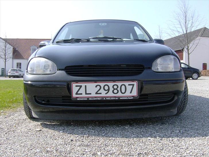 Opel corsa B 1,4i 16v SOLGT - den er lidt lav jo he he billede 2