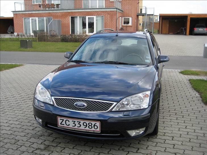 Ford Mondeo Ghia X stc. billede 2