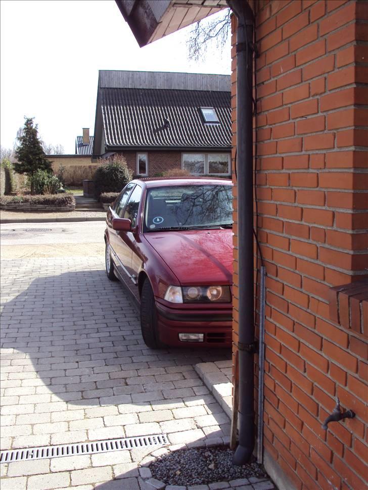 BMW E36 320i SOLGT billede 2