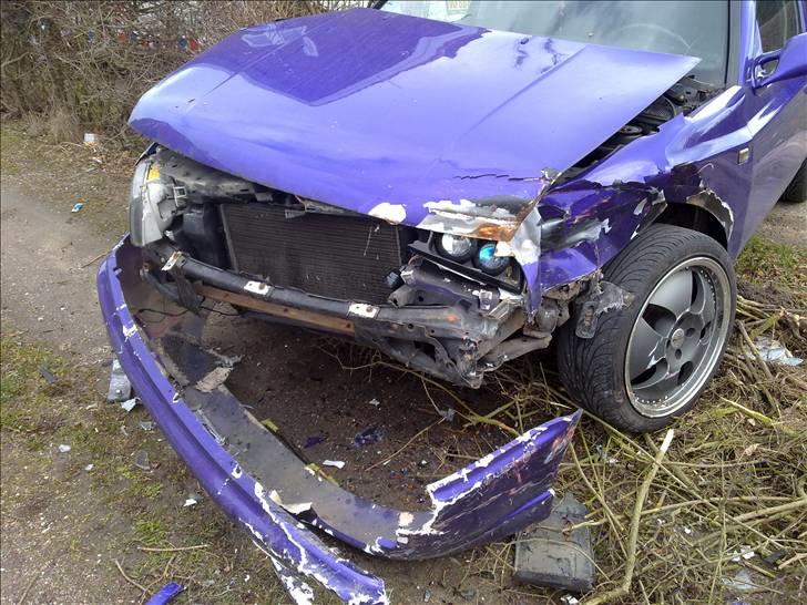 VW vento R.I.P - SKRALDEMANDEN KOM EN TUR IND I VORES INDKØRSEL billede 15