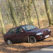 Ford Escort 1.8 16v Sport