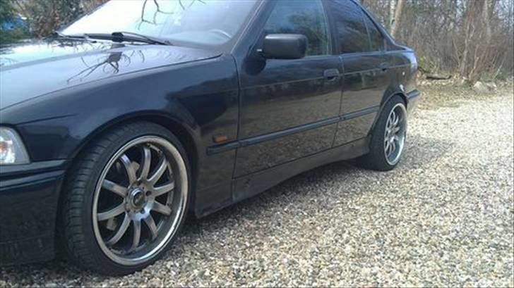BMW E36 325i Sedan SOLGT billede 2