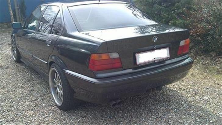 BMW E36 325i Sedan SOLGT billede 3