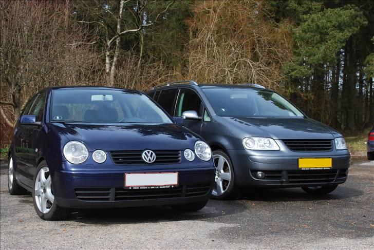 VW Polo 9N - Her holder den sammen med kærestens bil :) billede 16