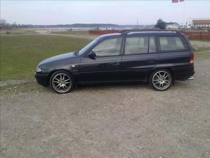 Opel Astra F ST  - sådan ser den ud efter jeg har montert mine sommerfælge samt for den sænket  billede 11