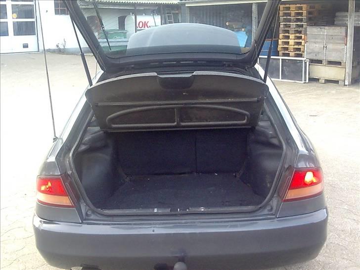 Mitsubishi galant 2000 glsi 16v - det her kæmpe tomrum bliver snart fyldt op med en masse anlæg.... billede 7