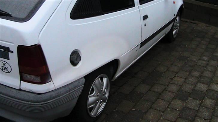 Opel Kadett 1.4i - Nye bagskærme og paneler. billede 8