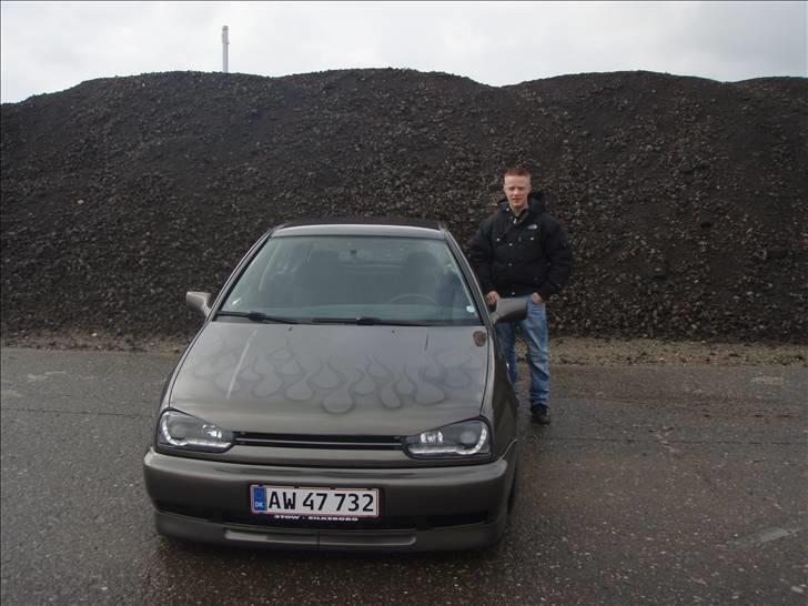 VW golf 3 med  FLAMMER SOLGT - mig og vognen :) billede 2