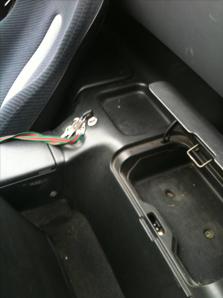 Honda Del Sol Vtec *SOLGT* - en form for handskerum der er bag sæderne og han låses :) billede 3