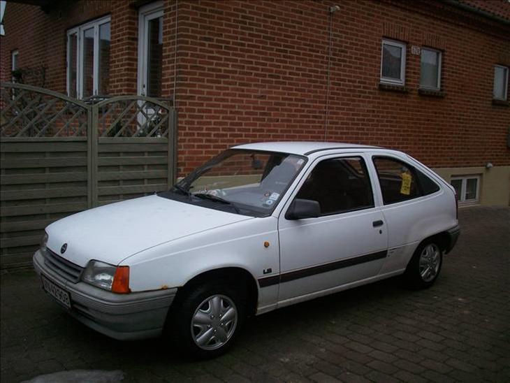 {{currentPhoto.altText}} billede {{currentPhoto.number}}