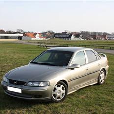 Opel Vectra 2,0 16v cd (SOLGT) [Tidl. bil] 