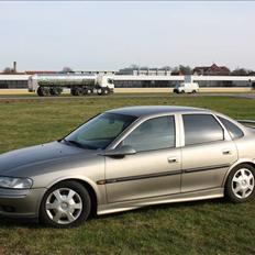 Opel Vectra 2,0 16v cd (SOLGT) [Tidl. bil] 