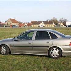 Opel Vectra 2,0 16v cd (SOLGT) [Tidl. bil] 