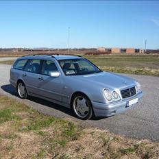 Mercedes Benz E300 TD