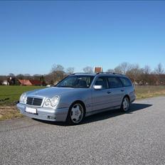 Mercedes Benz E300 TD