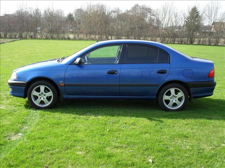 Toyota Avensis Terra 4d **SOLGT* billede 1