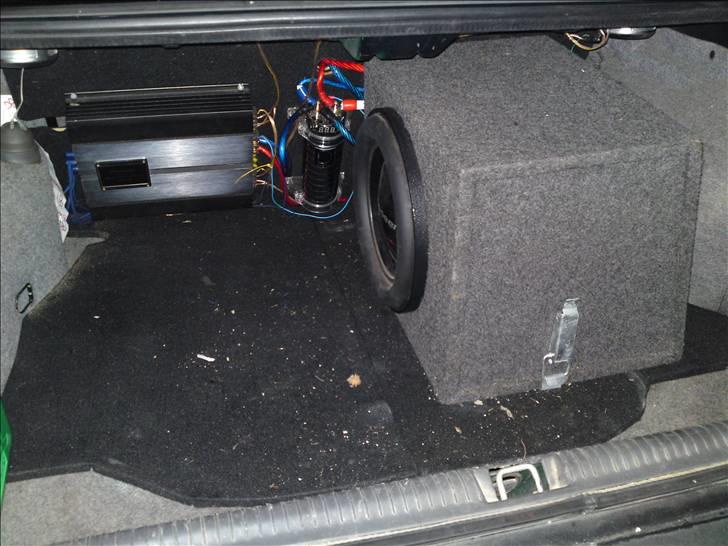 Opel Vectra A 2.0i (SKROTTET) billede 3