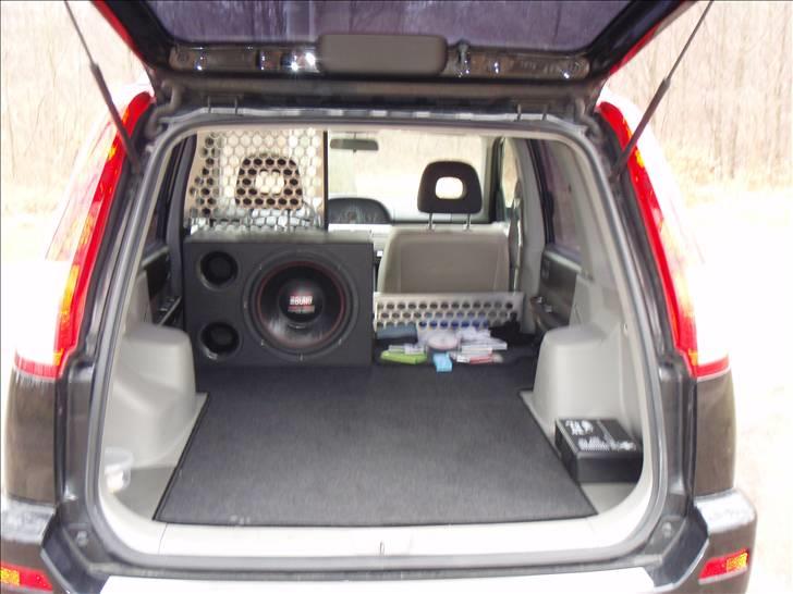 Nissan X-trail Sport  - solgt - Så kom der anlæg i bilen, 15" madness der spiller rigtig godt billede 15