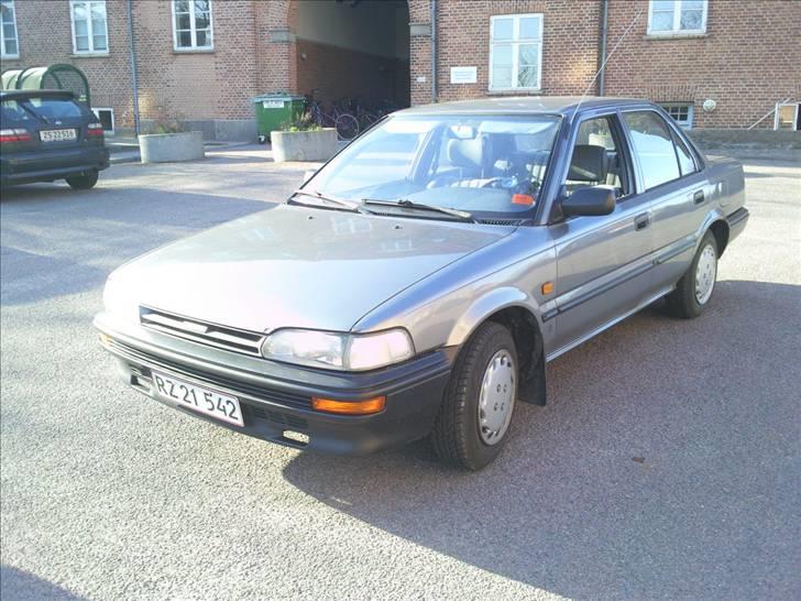 Toyota Corolla - Forfra - beklager det skarpe sollys billede 1