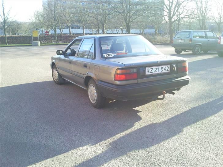 Toyota Corolla - Bagfra - beklager de skarpe sollys billede 3