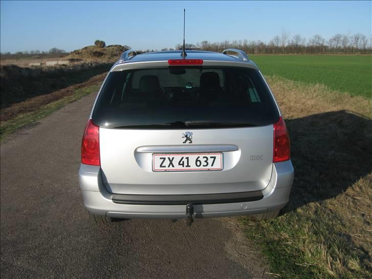 Peugeot 307 sw 2.0 HDI GRIFFE - En fin bagende uden skilte og kun et simpelt dk skilt billede 3
