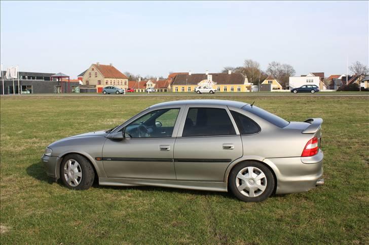 Opel Vectra 2,0 16v cd (SOLGT) [Tidl. bil]  billede 3