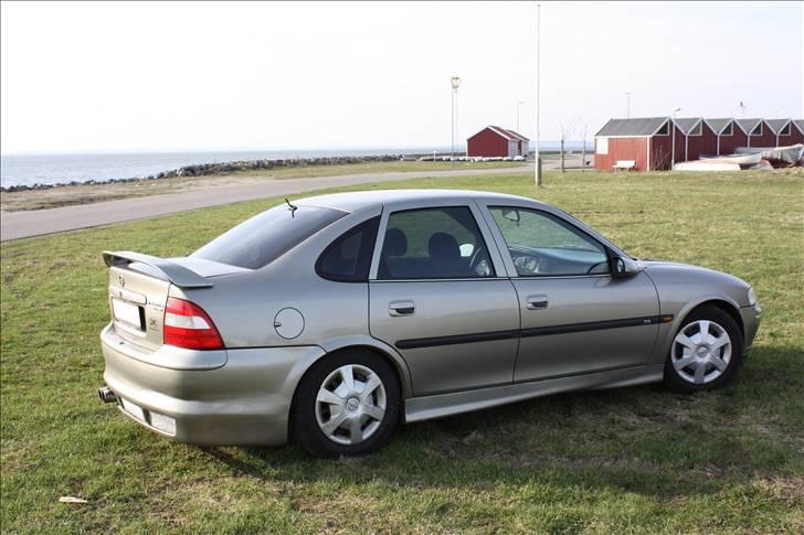 Opel Vectra 2,0 16v cd (SOLGT) [Tidl. bil]  billede 6