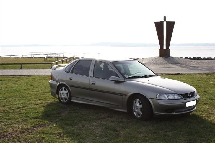 Opel Vectra 2,0 16v cd (SOLGT) [Tidl. bil]  billede 8