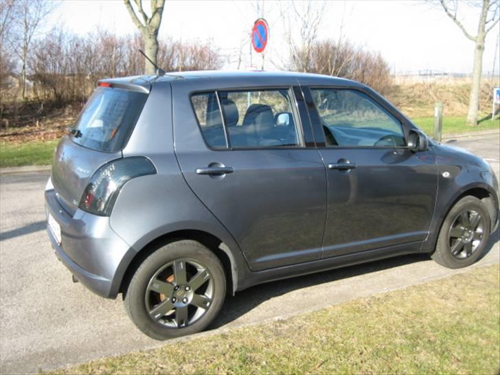 Suzuki swift 1,3  GL-J 4x4 5d billede 2