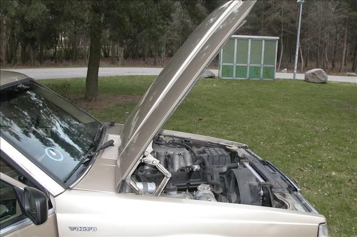 Volvo 745 R.I.P - Motor hjelmen normalt åbnet  billede 13