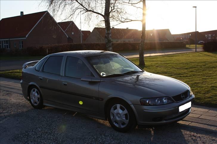 Opel Vectra 2,0 16v cd (SOLGT) [Tidl. bil]  billede 17