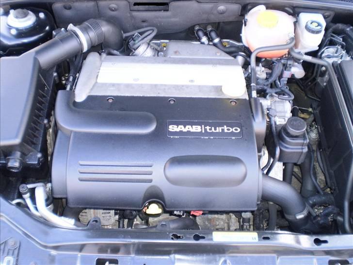 Saab 9-3 Hirsch - Maskinrummet billede 6