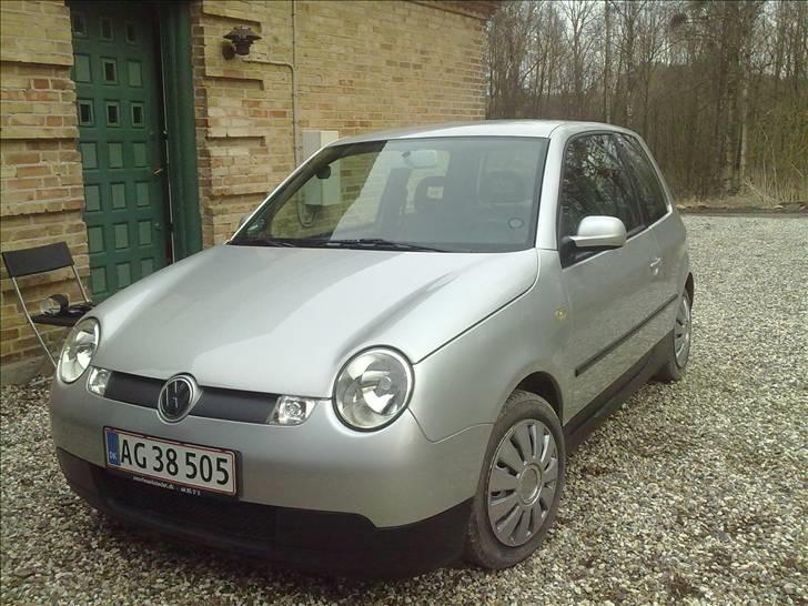 VW Lupo 1,2 TDI 3L - Et lille ´face lift´ - med sort folie på næsen! billede 3