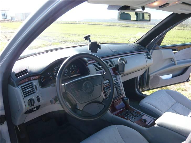 Mercedes Benz E300 TD billede 8