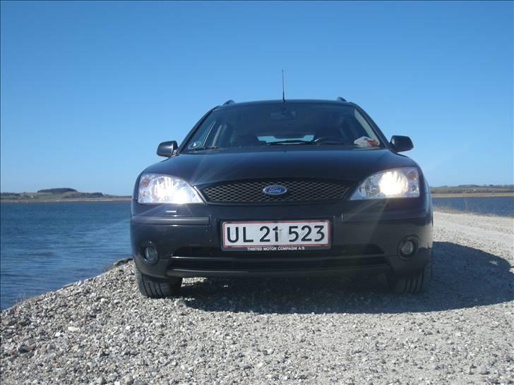 Ford Mondeo 2,0  Trend st. car - så mangler der bar nogle blå dioder i fronten så skal jeg nok komme frem.... billede 4