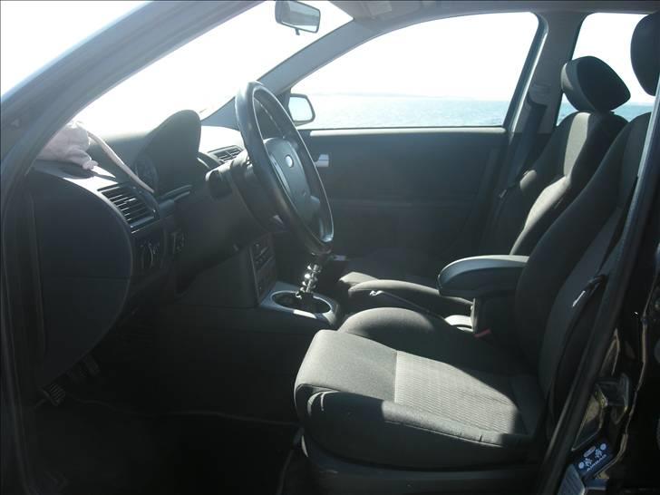 Ford Mondeo 2,0  Trend st. car - der er dejligt med plads jeg er 1.90 høj og sidder rigtig godt billede 9