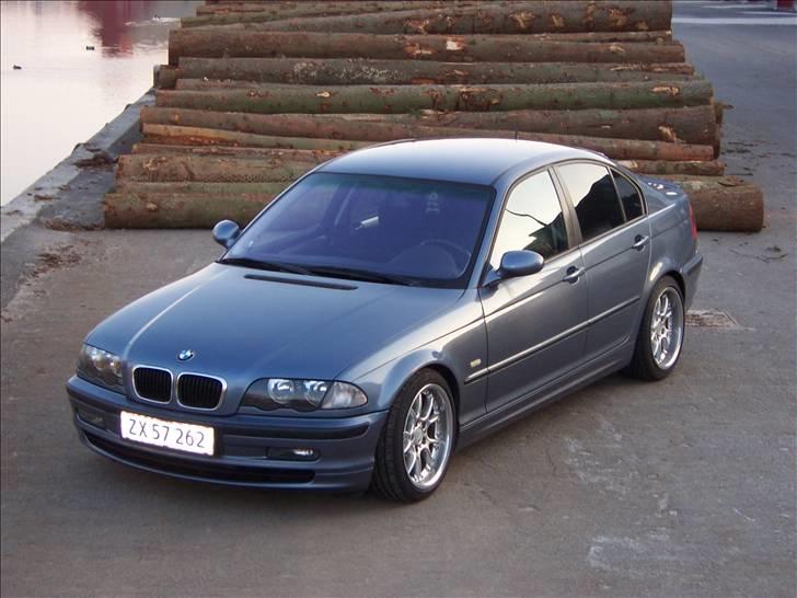 BMW 320d billede 1
