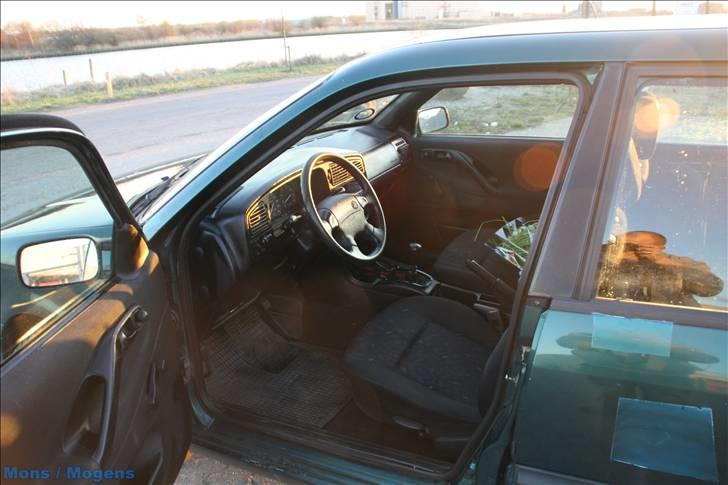 VW Passat 1,8 I  * SOLGT * - Ja så kom konens blomster med på billedet :-)  billede 12