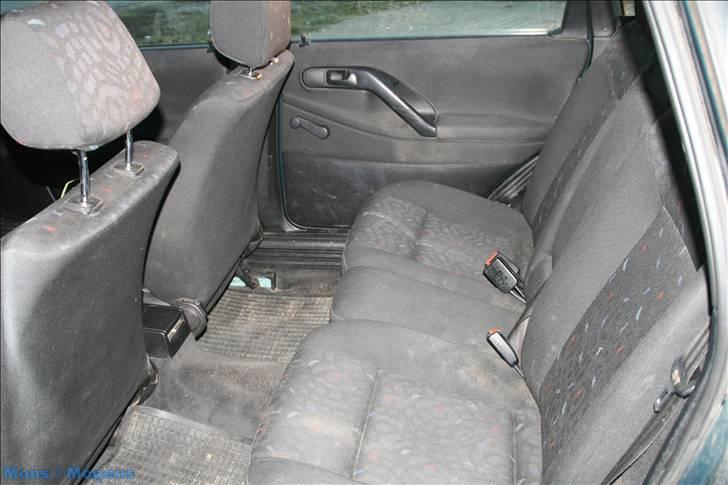 VW Passat 1,8 I  * SOLGT * - Billede blev desværre lidt for lyst , så kabinen ser noget mere lys ud end den er !  billede 14