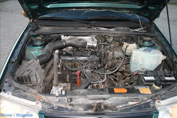 VW Passat 1,8 I  * SOLGT * - Ja, kønt er det ikke , den trænger til at få vasket maskineriet  billede 17