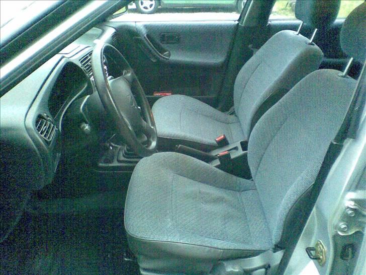 Nissan Sunny 1,4i Jubilee HB billede 8